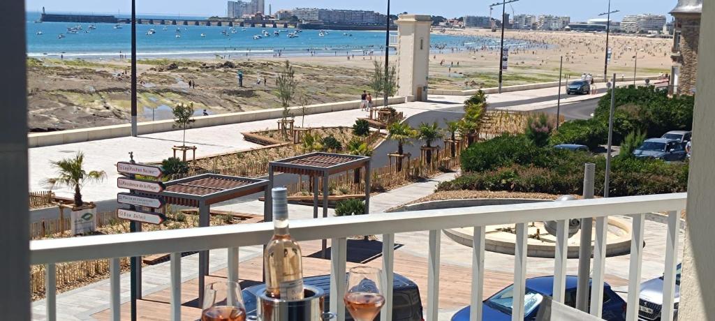 T2 2-4 pers-Balcon-Magnifique Vue Mer et Baie des Sables d'Olonne - 1