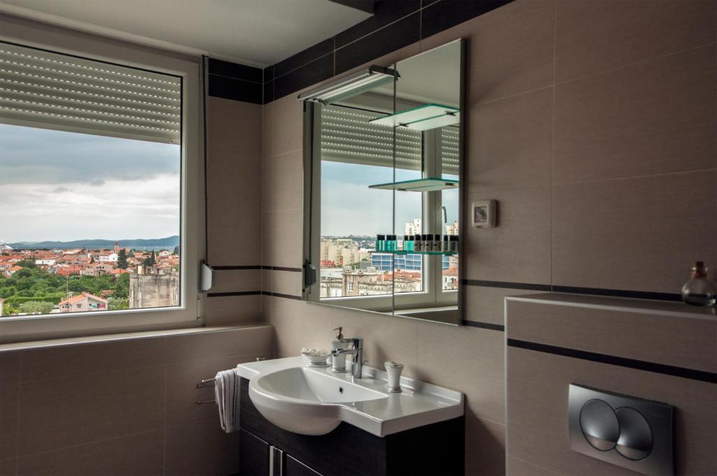 Sunset Penthouse Apartment with Jacuzzi and Seaview photo