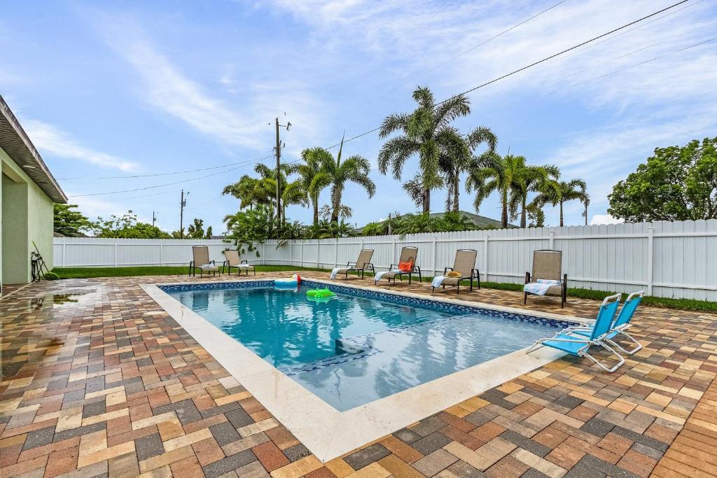 Heated Pool & Game Room for Fun! - Array of Sunshine - Roelens, Cape Coral