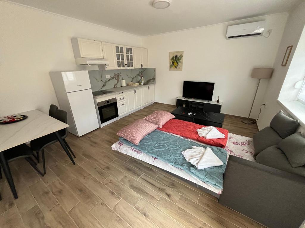 Herzeg Hill - 5