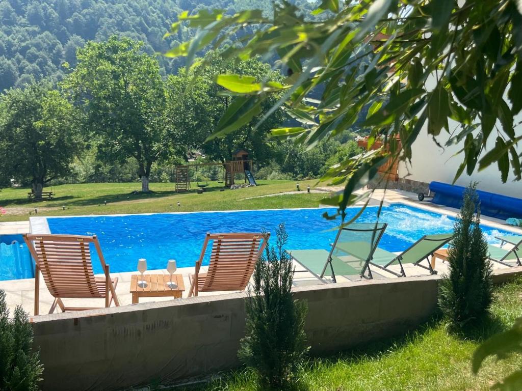 Friends & Family Moieciu, Moieciu de Jos