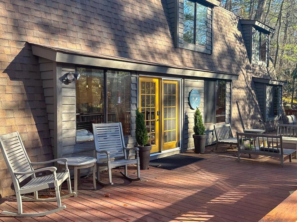 Entire cabin on Lake Sequoyah, Highlands