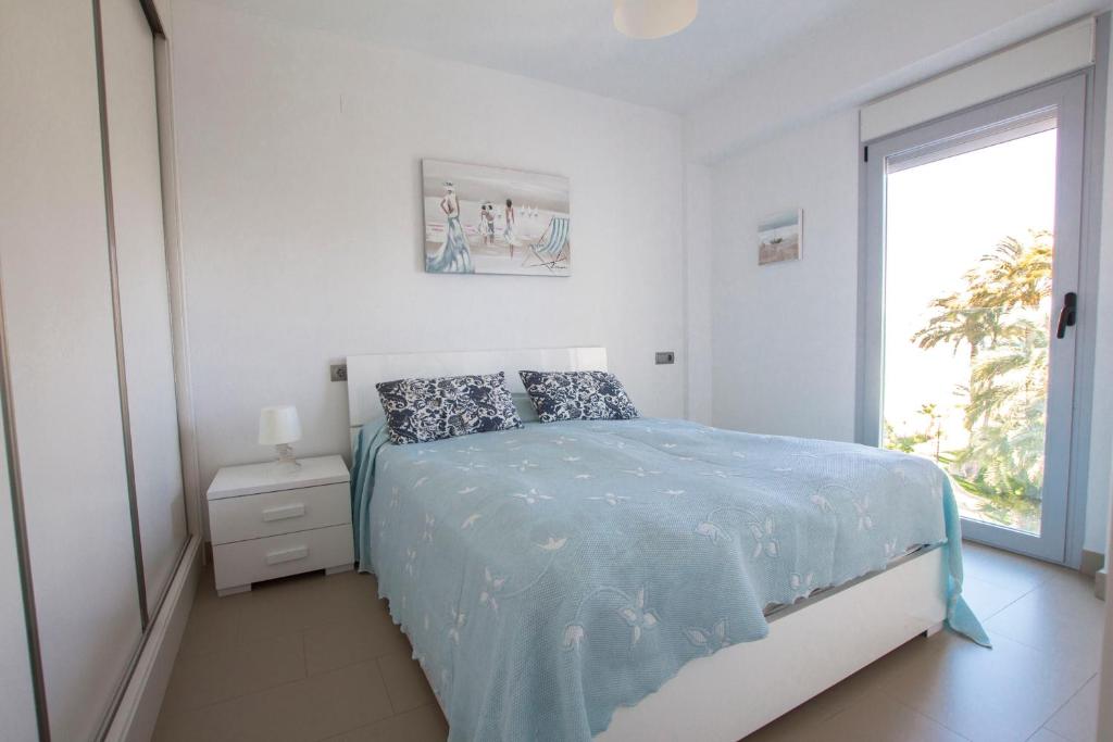 Apartamento 2-3 en primera linea de playa de Poniente -Benidorm - 4