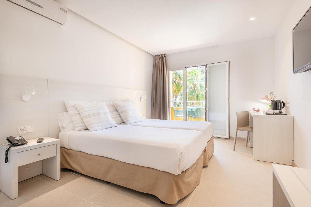 FLOR los Almendros Hotel — Hotel rooms in Peguera, Balearic Islands