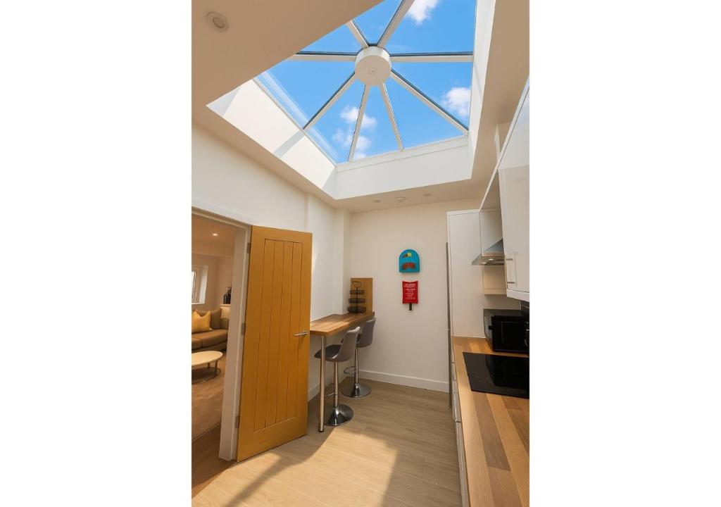 Spacious 2-Bed - Hospital & City Nearby Parking Pet Friendly, Exeter