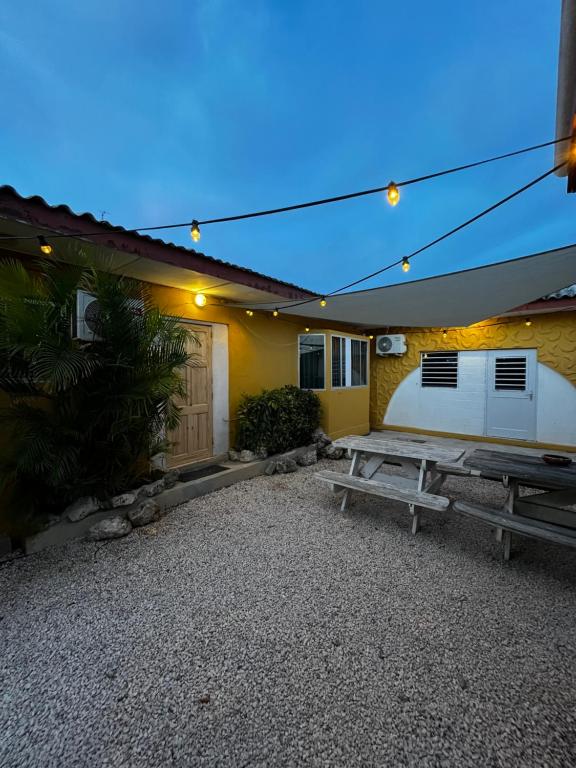 Casa Caia - simple rooms and studios at studenthouse, Willemstad