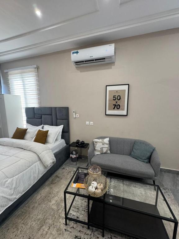 Superb Enclave, Accra