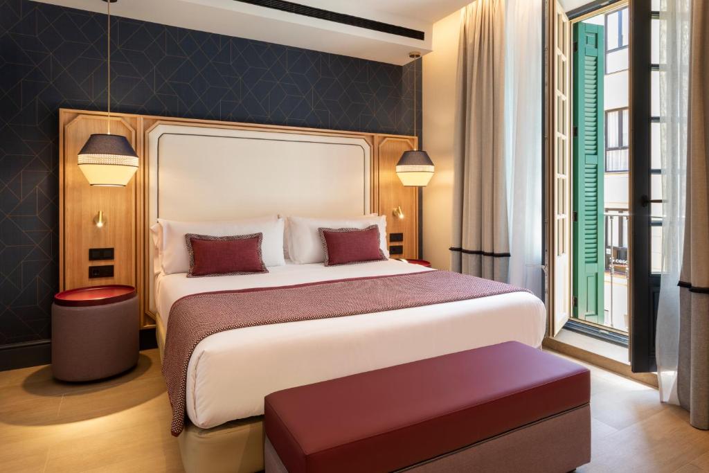 Catalonia Puerta del Mar — Hotel rooms in Malaga, Andalusia