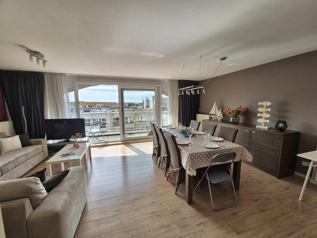 Ruim duplex appartement- 8p - wandelafstand strand, Blankenberge