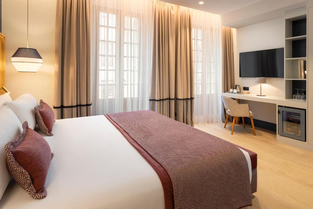 Catalonia Puerta del Mar — Hotel rooms in Malaga, Andalusia