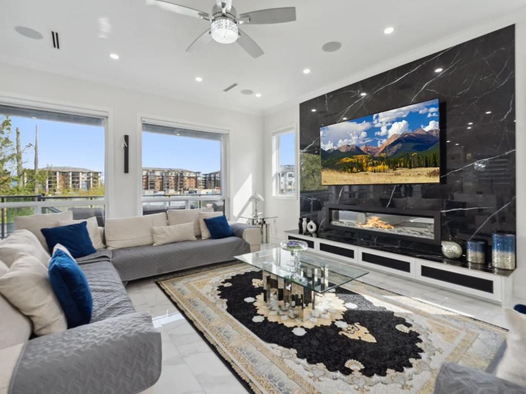 Spacious 4BR Langley Home, Langley