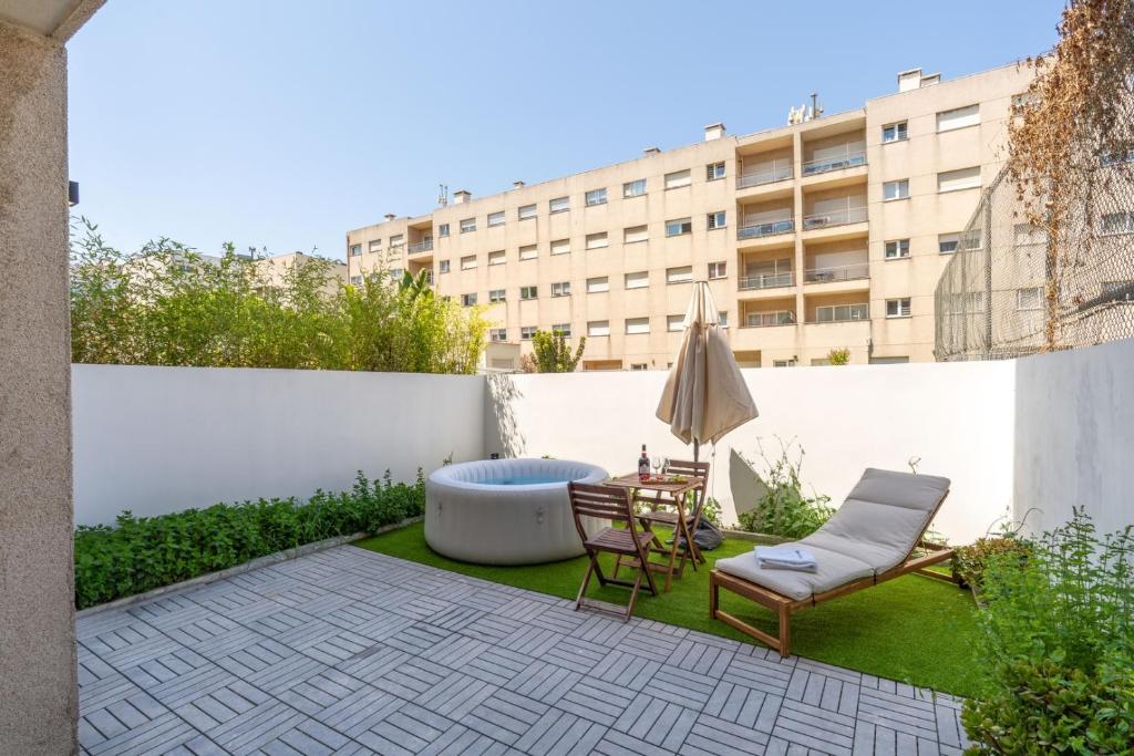 HostWise – Modern Flat w/ Terrace | Near the Beach, Matosinhos