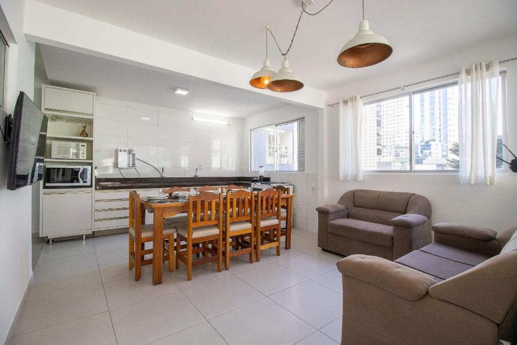 PLT41 - Sacada Ampla com Churrasqueira, 3 Suítes, Balneário Camboriú