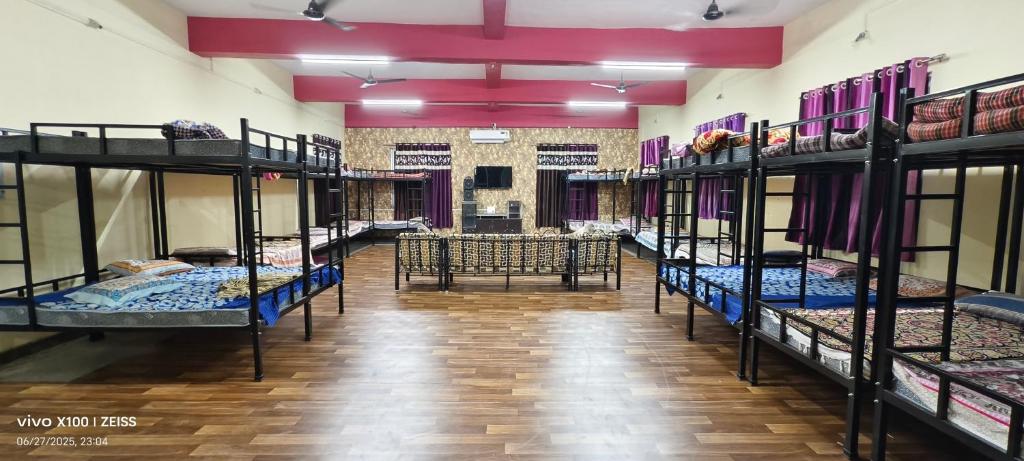 Shinobi Lakeview Retreat, Nārāyangaon