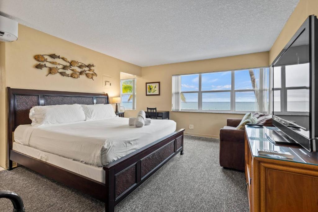 Heated Pool-Oceanview-Free parking-Walk everywhere, Fort Lauderdale