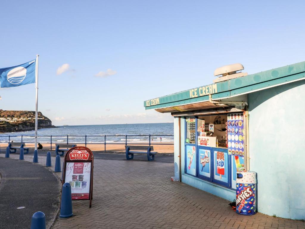Big Azzles, Benllech photo 8