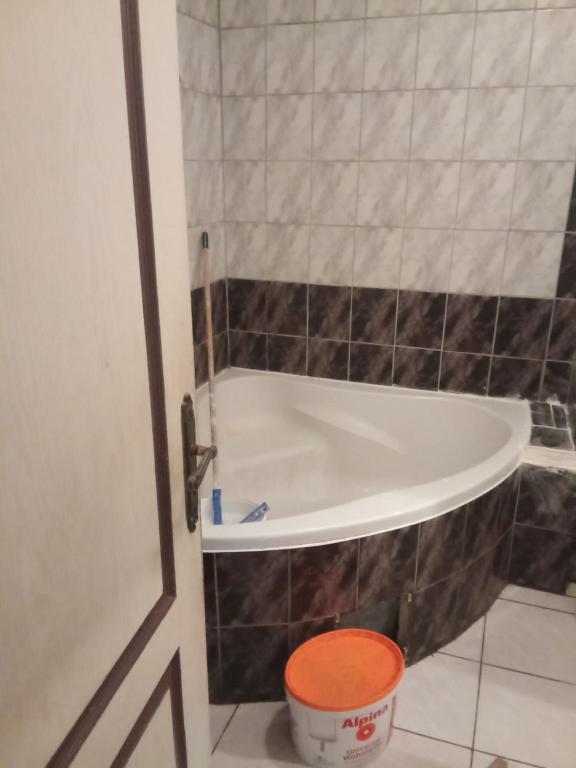 Room chambre Zimmer in einer Wohnung - 1