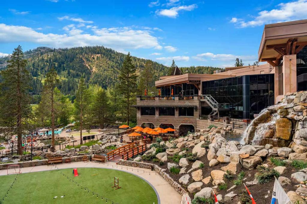 Spectacular Views 2 Suite Condo, Olympic Valley