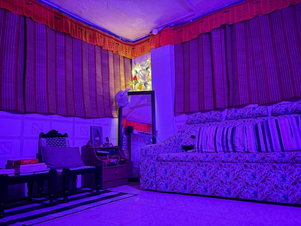 Oracle - Terrace Home Bandra, Bombaj