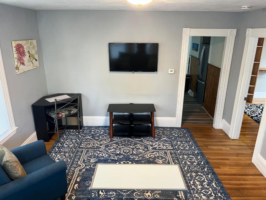 Beverly, Salem, Dwtn, Water and Train, Beverly