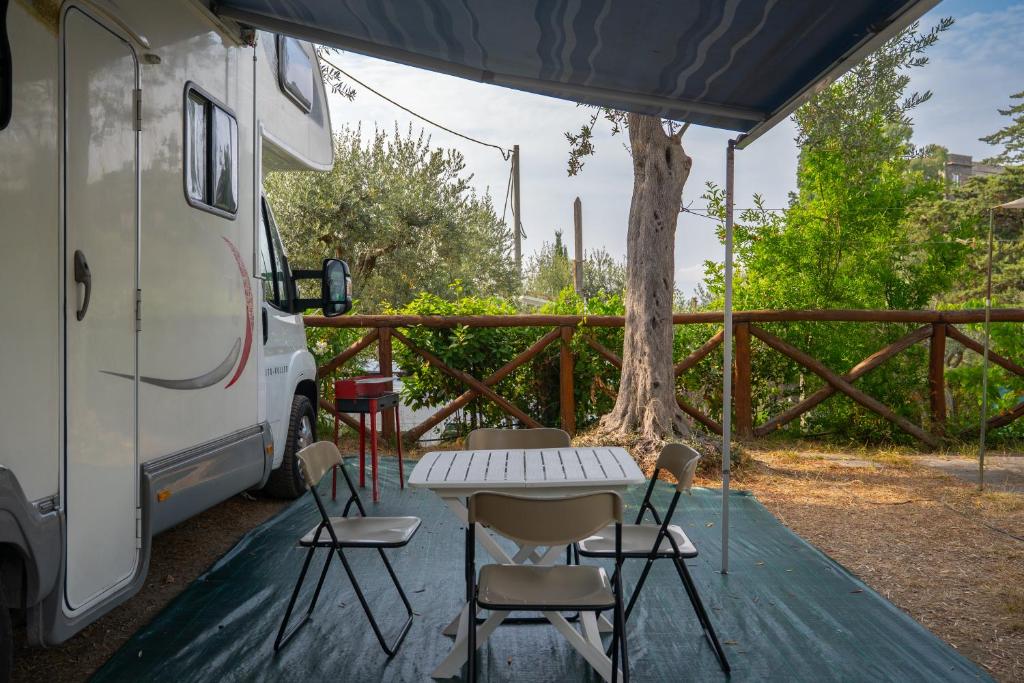 Vintage Camper Sorrento - 1