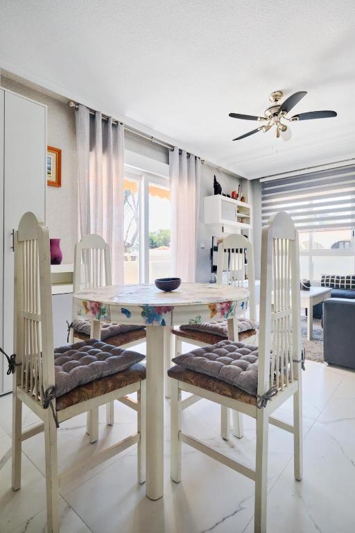Apartamento 2 dormitorios garaje y piscina junto al mar - 5