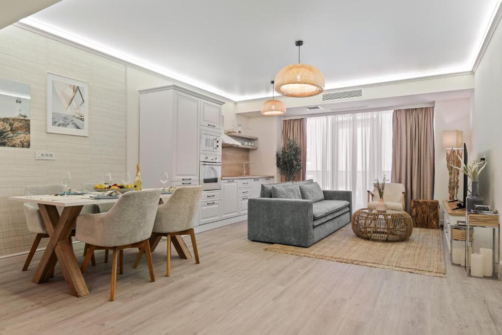 White Titanic 204, Mamaia Nord – Năvodari