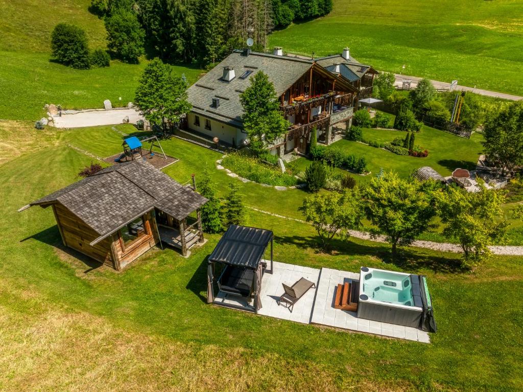 Alpine Mountain Chalet - 2