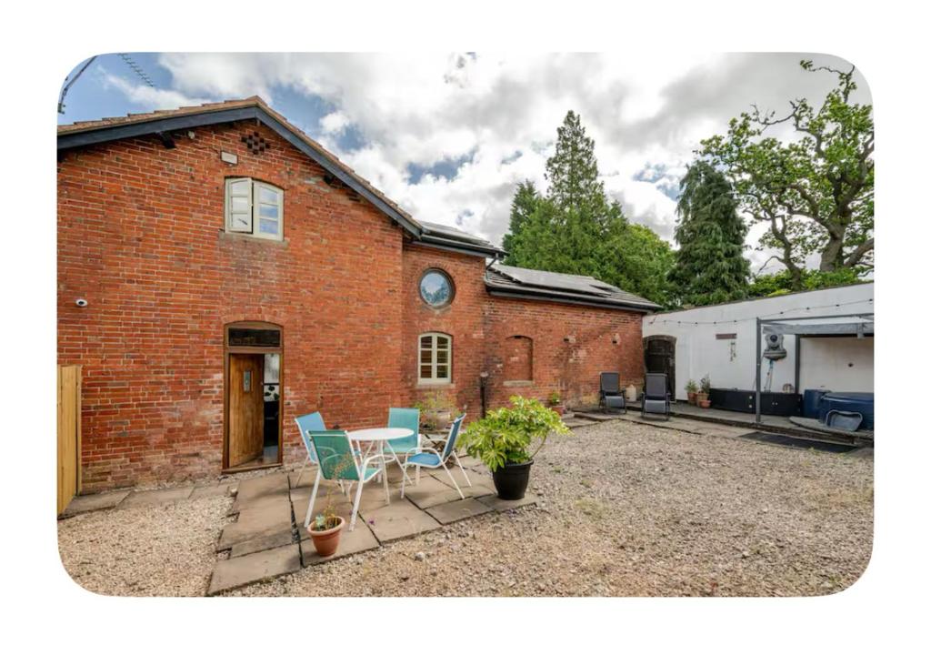 The Hurst Stable photo 6