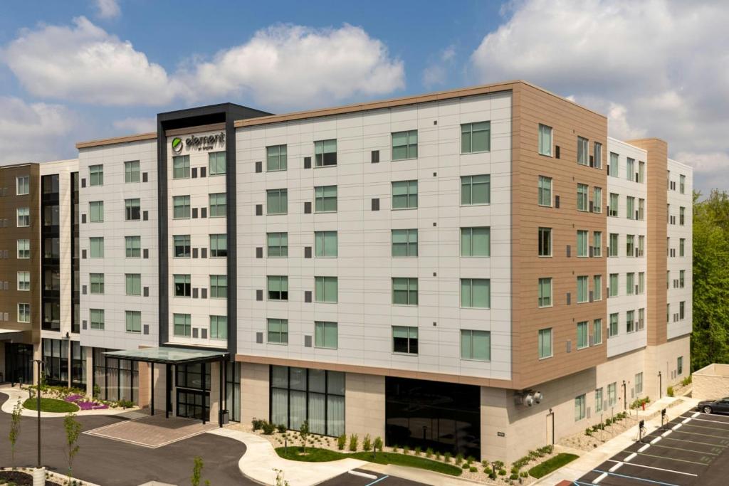 Element Carmel, Carmel