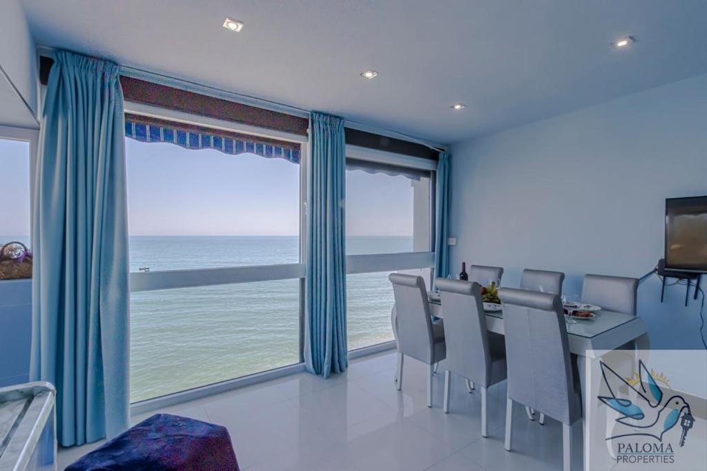 Wonderful beachfront apartment - 4