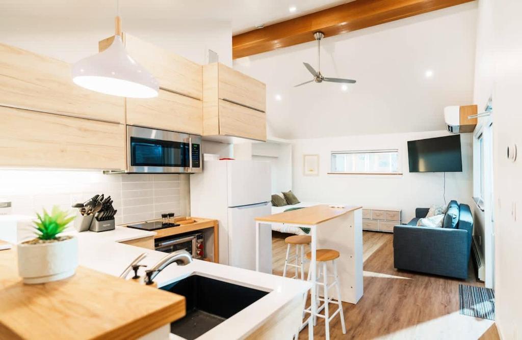 Upscale Laneway Loft Near Downtown AC WiFi, Calgary