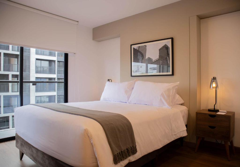 Majestic 1BR with Balcony in Miraflores - 2