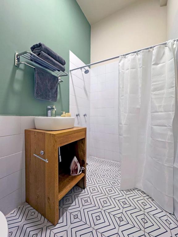 Americana Stay steps from Chapultepec cozy private bedroom - 4