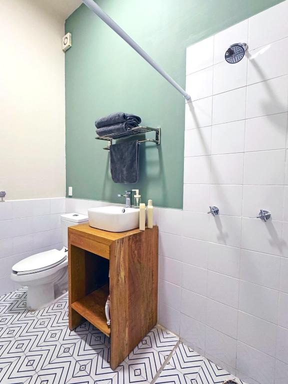 Americana Stay steps from Chapultepec cozy private bedroom - 5