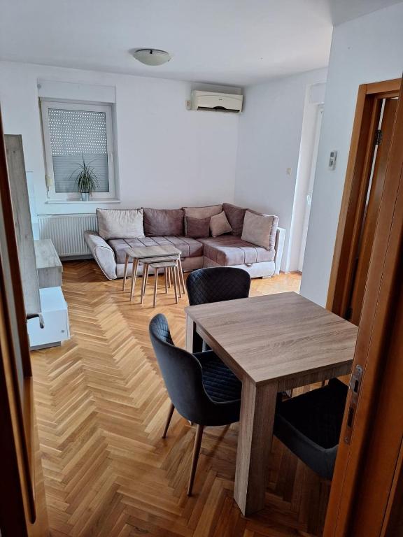 Modern Apartment and free parking - 1