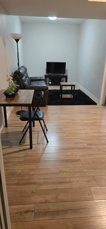 Sazzy Exotic Suite, Edmonton