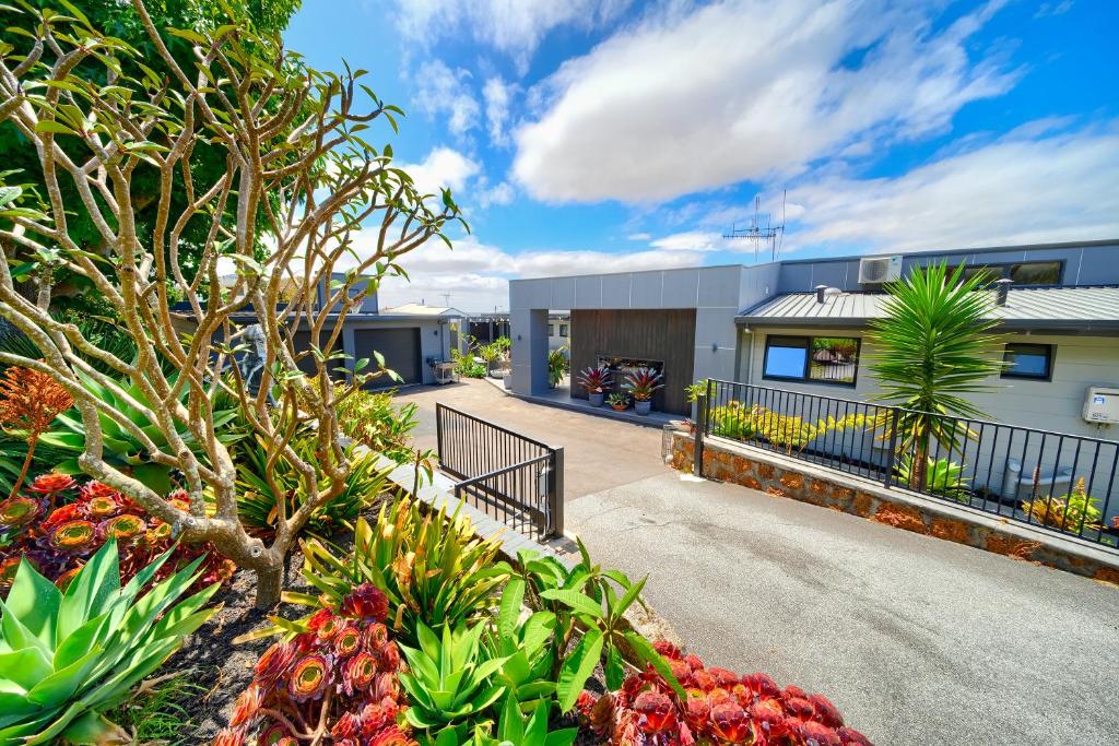 Aloft Mt Clarence, Albany