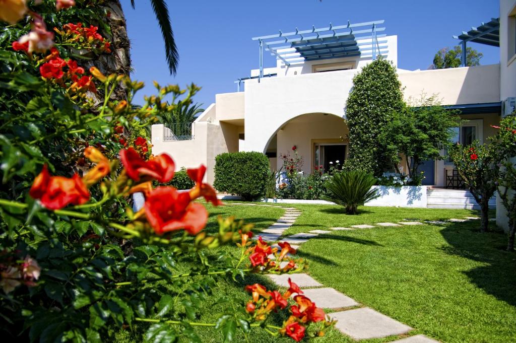 Papadakis — Hotel building in Georgioupolis
