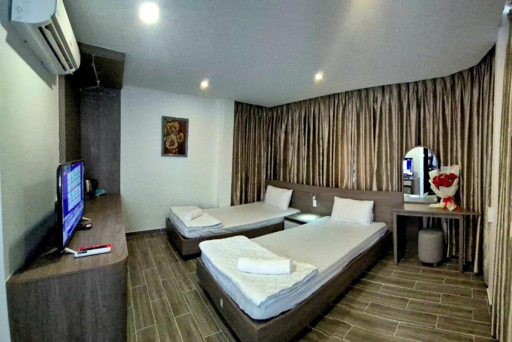Shared lounge/TV area