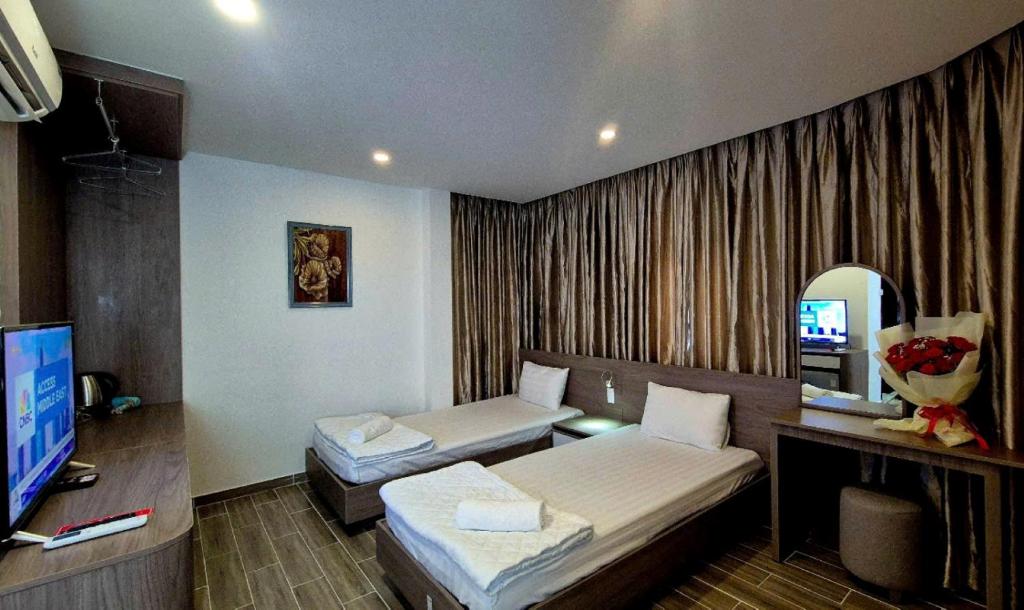 Shared lounge/TV area