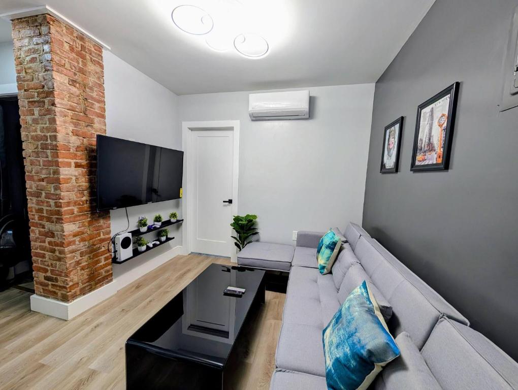 Newly Renovated Charming Apt! 30 Mins to Manhattan, Bergen