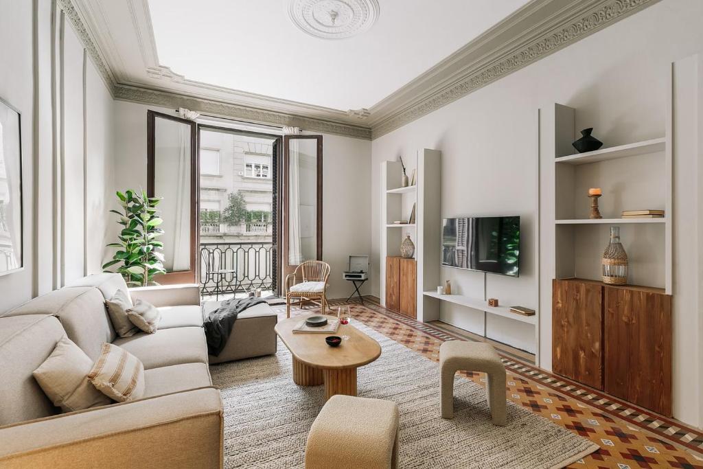 Albori - 2 bedrooms and balcony in Eixample Dreta, Barcelona