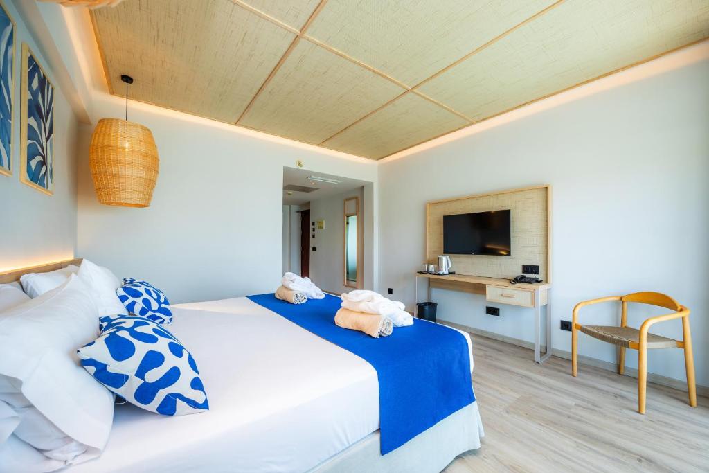 Marins Suites - Adults Only Hotel — Hotel rooms in Cala Bona, Balearic Islands