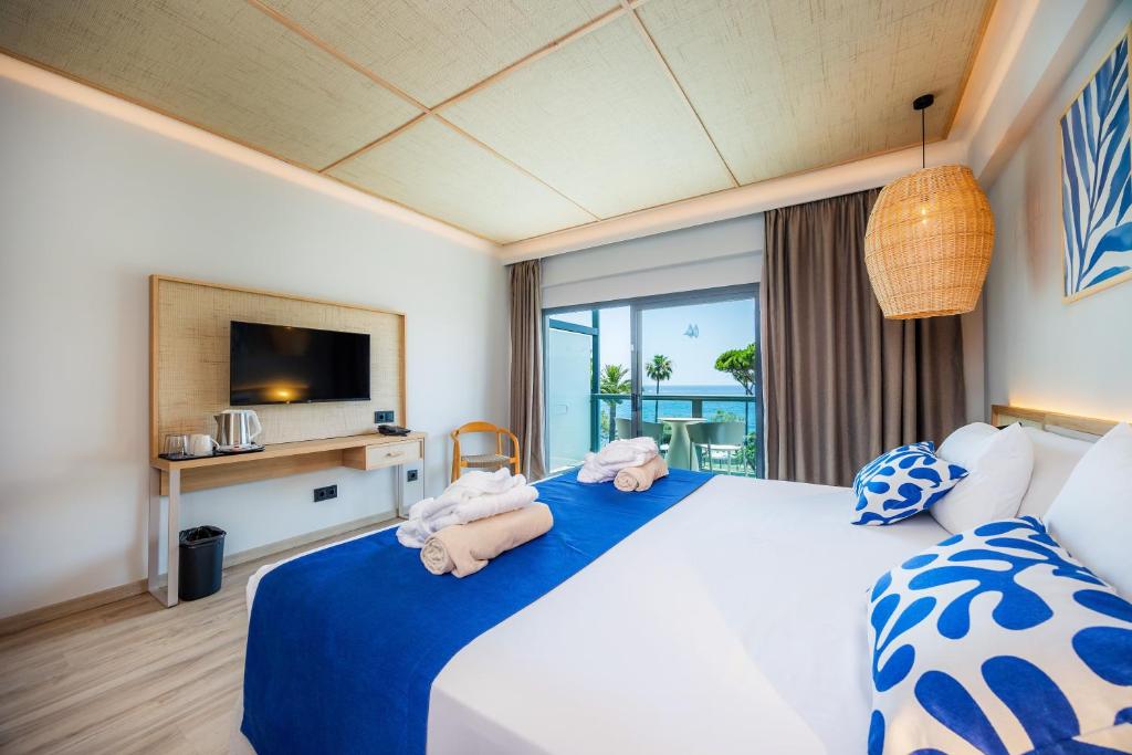 Marins Suites - Adults Only Hotel — Hotel rooms in Cala Bona, Balearic Islands