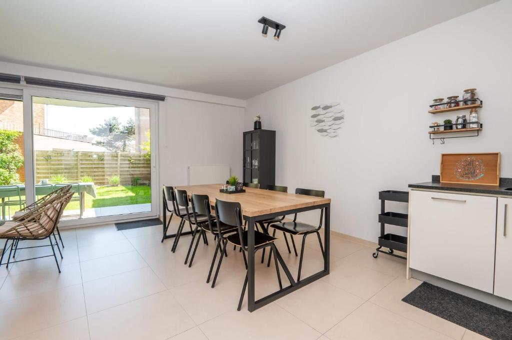 Beautiful 2BR apartment with wonderful garden, Ostende