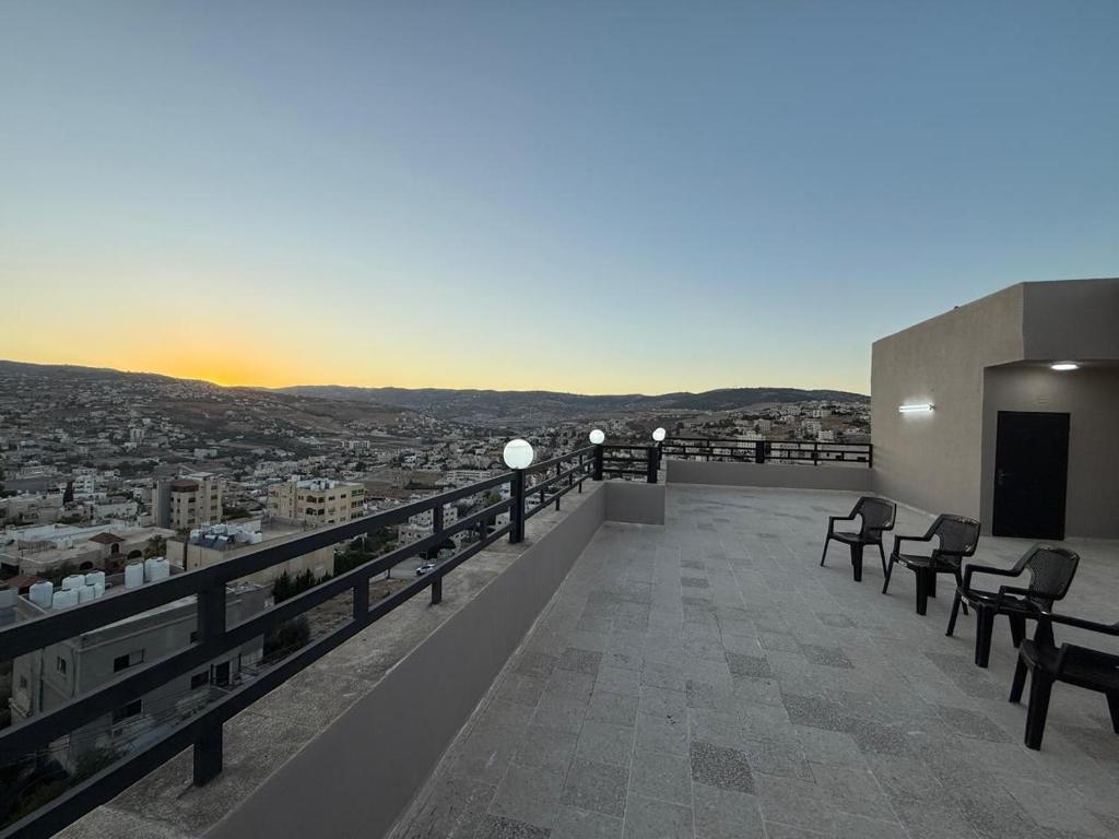 Athaar View, Džaraš