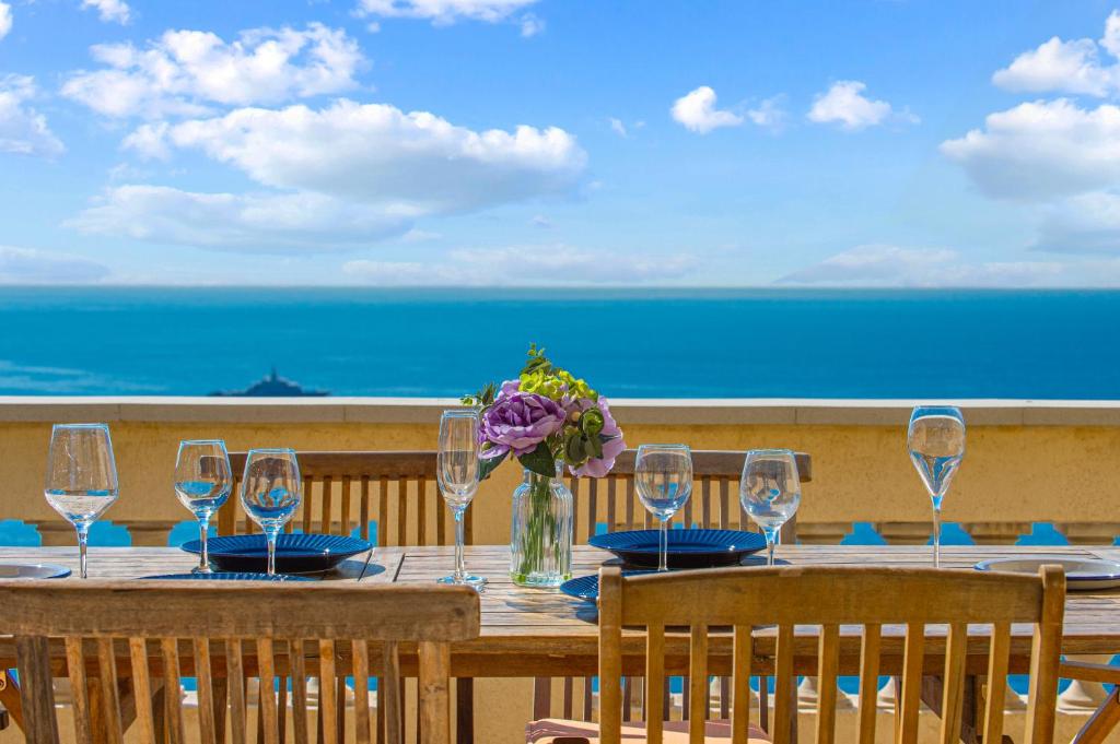 Vue mer époustouflante - Terrasse et parking - FJ - 2