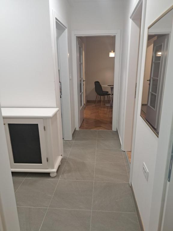 Avenue Flat - 4