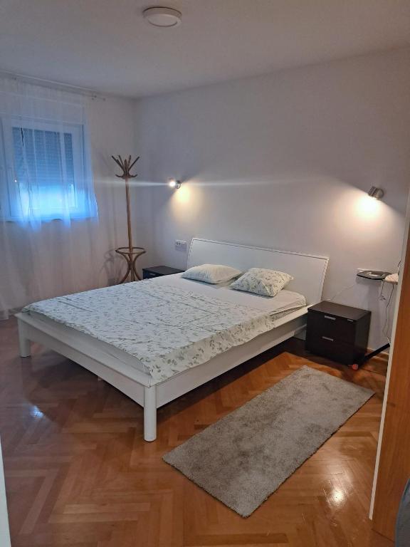 Avenue Flat - 5